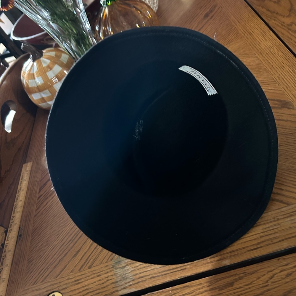Vintage Black Wool Hat w Feather Embellishment - Picture 6 of 14